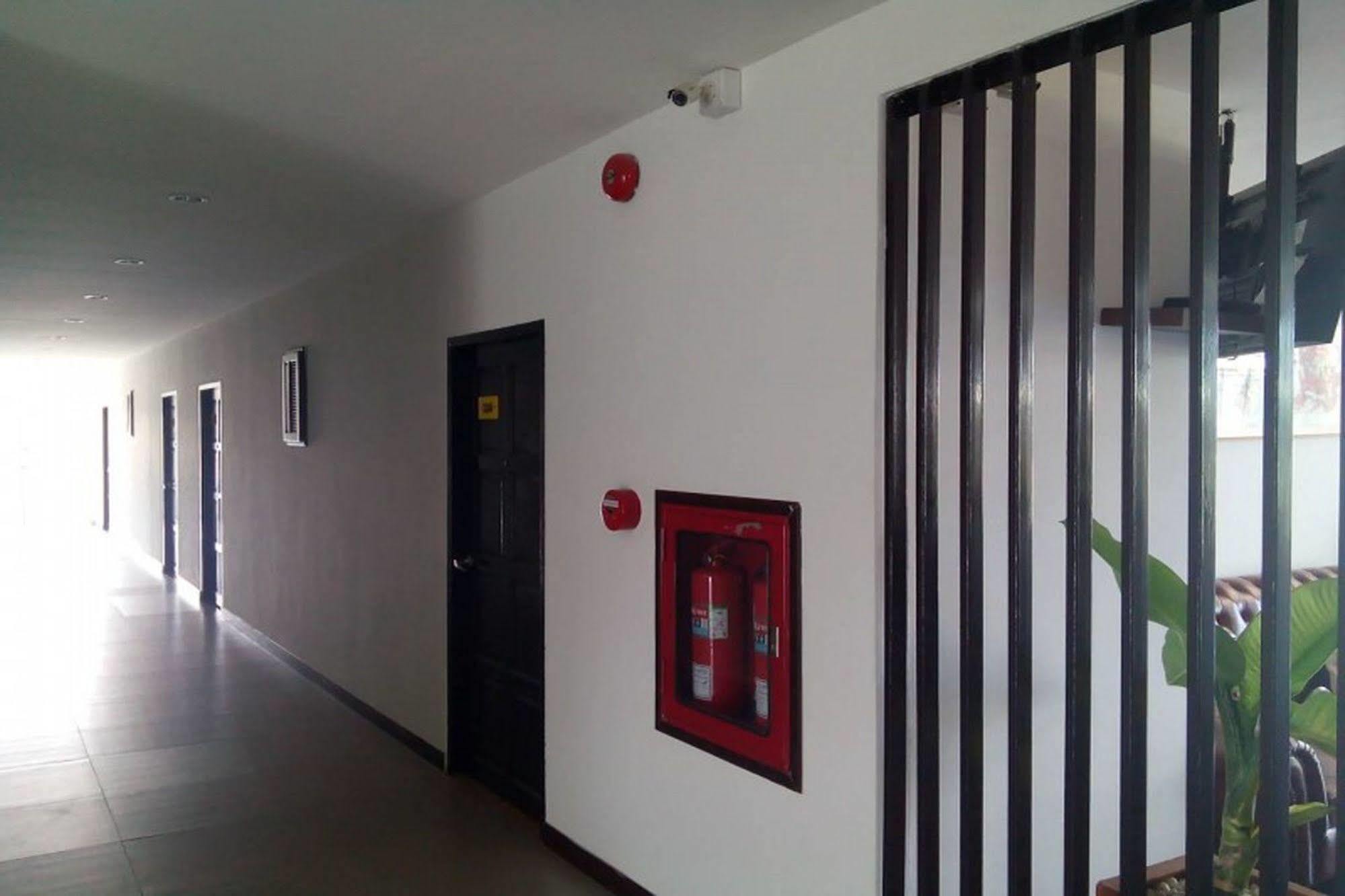 One Fu Hotel Сурін Екстер'єр фото
